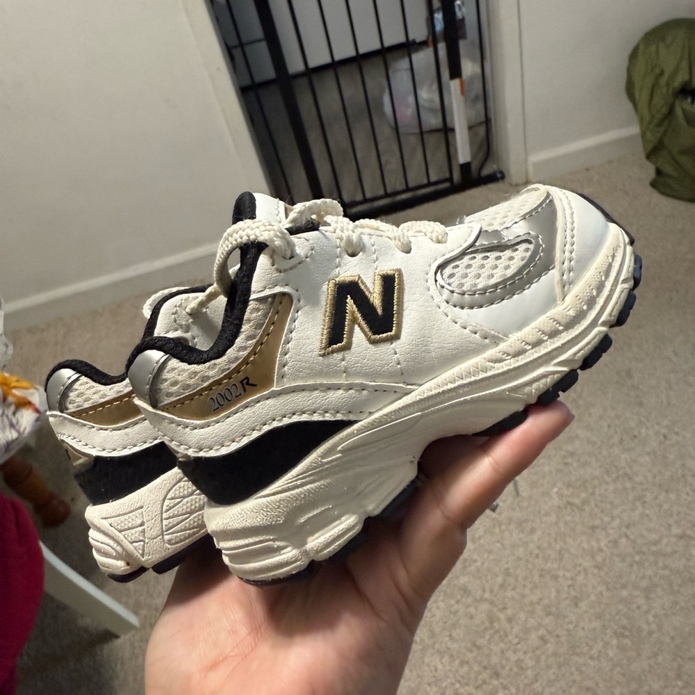 New Balance Kids' 2002R Sneakers
